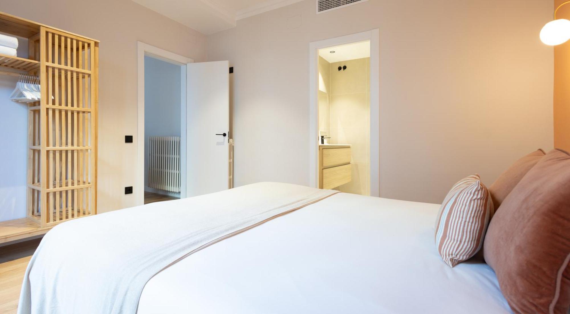 Stay U-Nique Apartments Balmes II Барселона Екстериор снимка